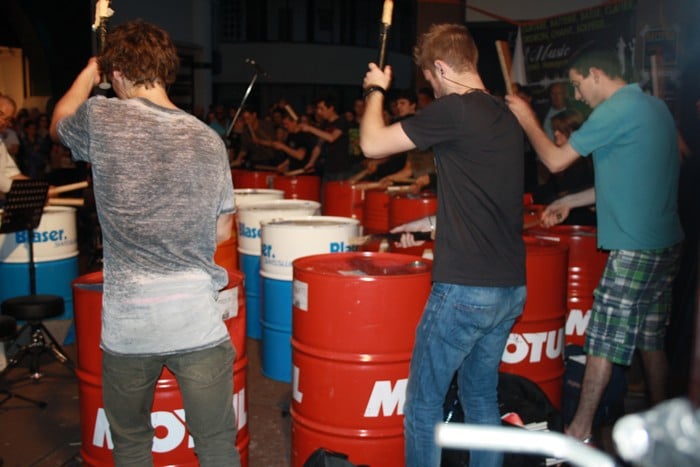 Groupe de percussions industrielles "Tambours Tendance"